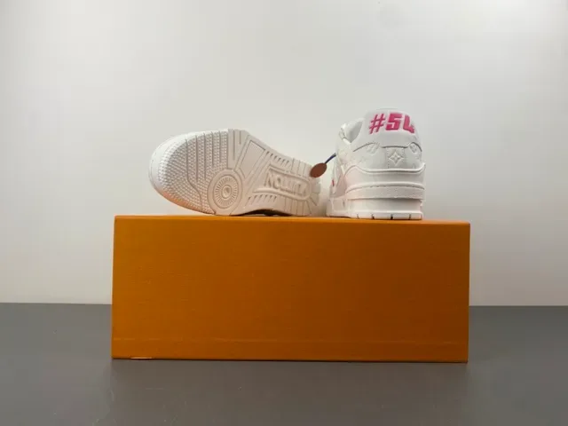 Louis Vuitton LV Trainer 白色粉色 绗缝皮革鞋面 樱花刺绣 生活方式运动鞋 16
