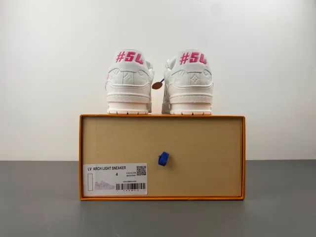 Louis Vuitton LV Trainer 白色粉色 绗缝皮革鞋面 樱花刺绣 生活方式运动鞋 17