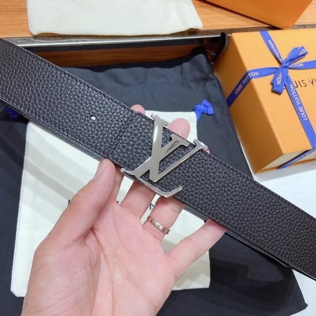 Louis Vuitton LV Turn-Lock কালো টেক্সচার্ড লেদার বেল্ট 4