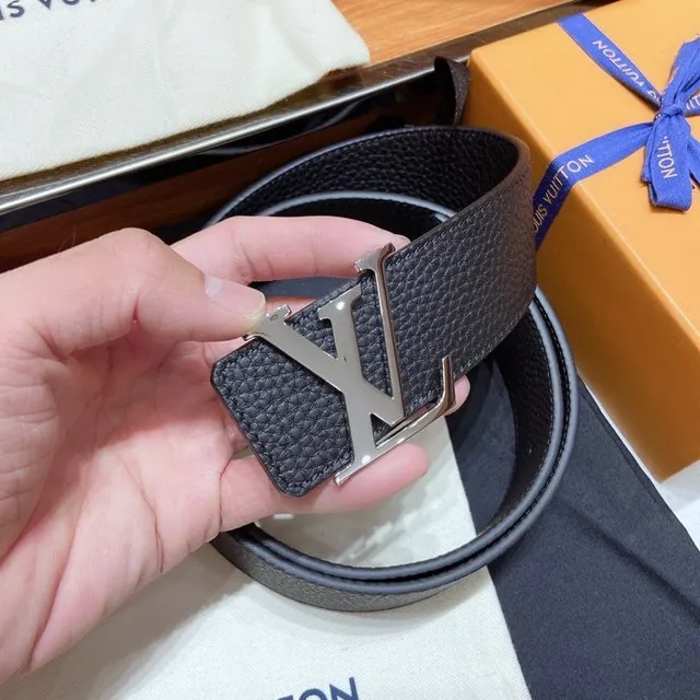 Louis Vuitton LV Turn-Lock কালো টেক্সচার্ড লেদার বেল্ট 9