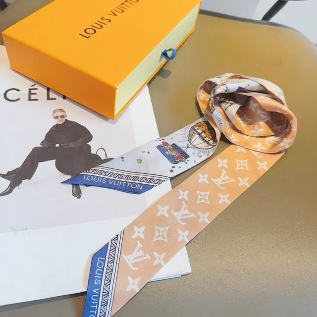 وشاح حريري Louis Vuitton Monogram وإلاستريشن بالون هوائي 6