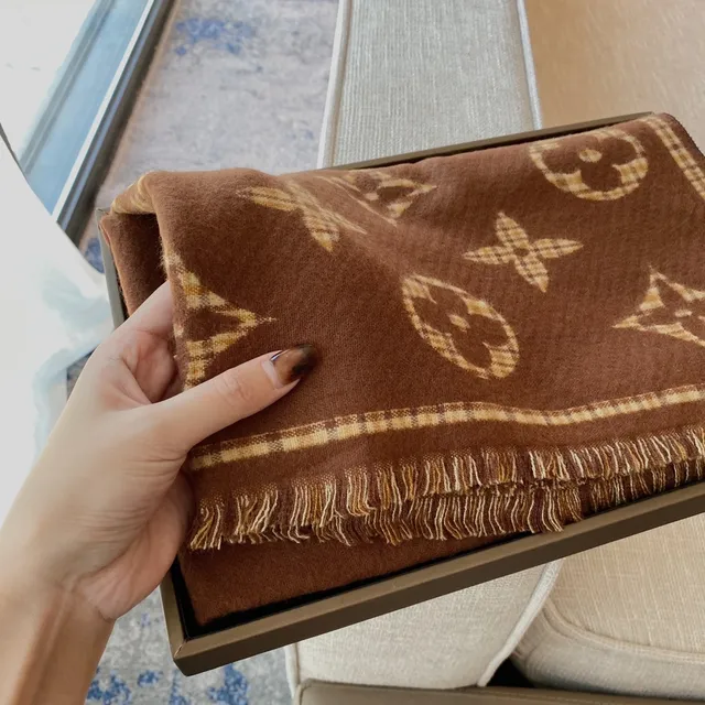 Louis Vuitton Monogram বাদামী ও বেইজ ক্যাশমির স্কার্ফ 6