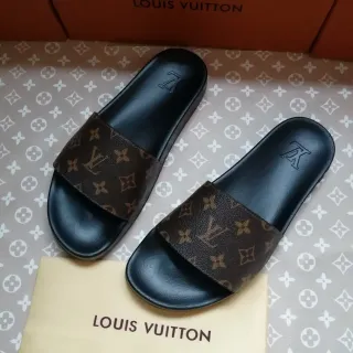 Louis Vuitton Monogram Canvas 黑色拖鞋