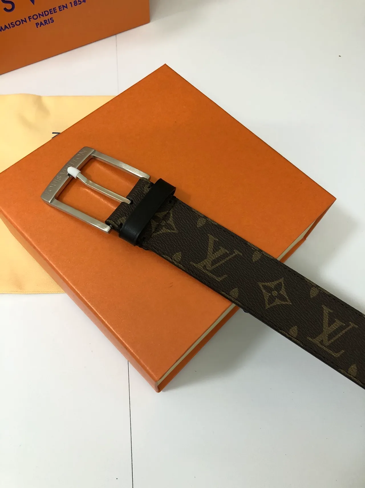 Louis Vuitton Monogram कैनवास भूरी चमड़े की बेल्ट 3