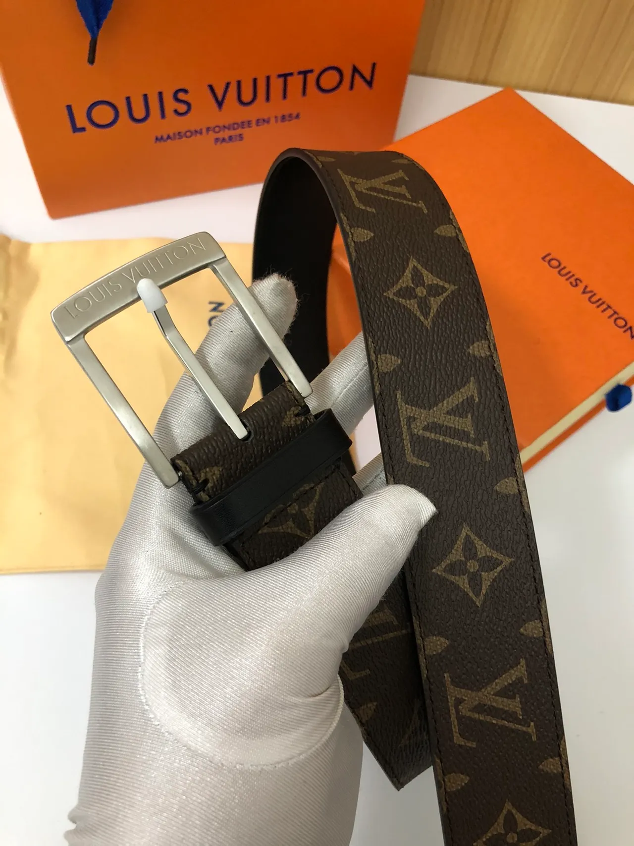 Louis Vuitton Monogram कैनवास भूरी चमड़े की बेल्ट 4
