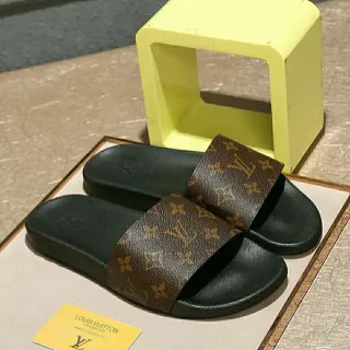 Louis Vuitton Monogram Canvas 黑色带拖鞋