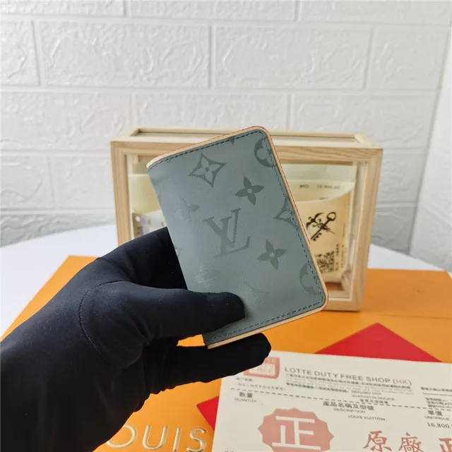 路易威登 压纹印花 绿灰色 短钱包 8