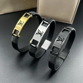 Louis Vuitton Monogram Placa de Metal Grabada Pulsera de Cuero Negro