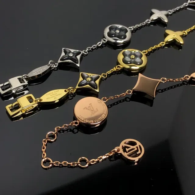 Louis Vuitton Monogram Flower ذهبي أسود سلاسل ميدان زهري سوار 4