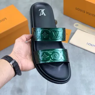 Louis Vuitton Monogram Tongs de couro patentado verdes e pretos
