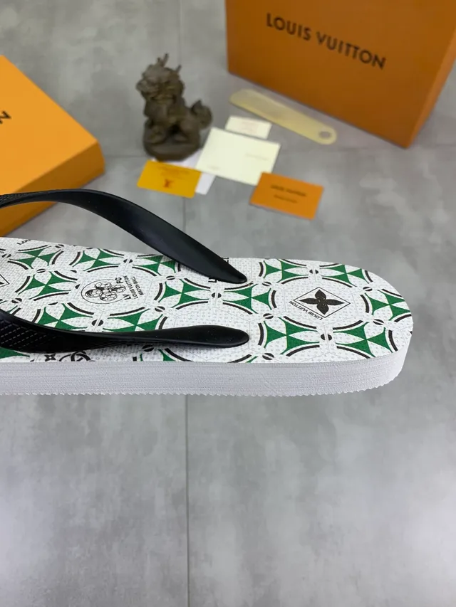 Louis Vuitton Monogram Reverse-Print 灰色和黑色拖鞋 5
