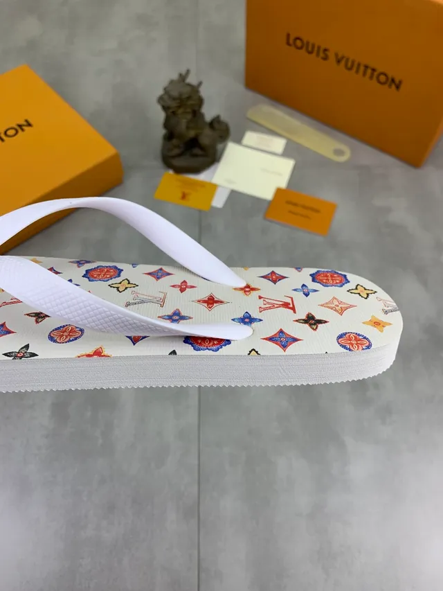 Louis Vuitton Monogram Reverse-Print 灰色和黑色拖鞋 7