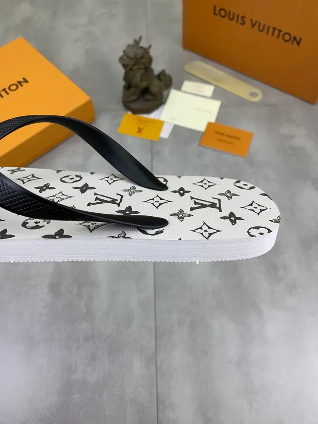Louis Vuitton Monogram Reverse-Print 灰色和黑色拖鞋 8
