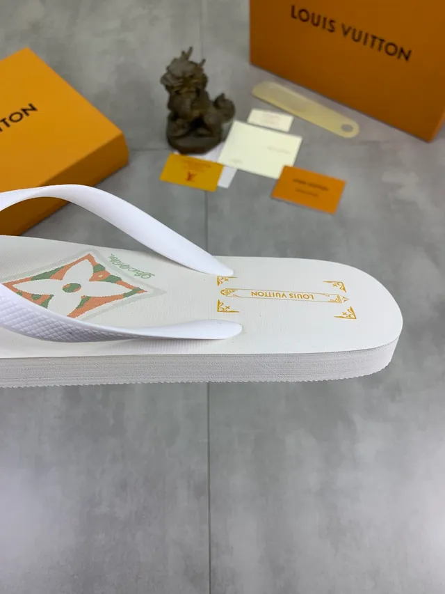 Louis Vuitton Monogram Reverse-Print 灰色和黑色拖鞋 10