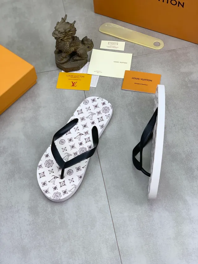 Louis Vuitton Monogram Reverse-Print 灰色和黑色拖鞋 12