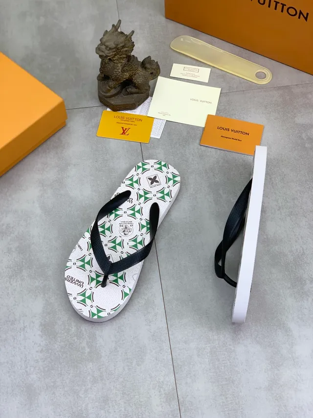 Louis Vuitton Monogram Reverse-Print 灰色和黑色拖鞋 13