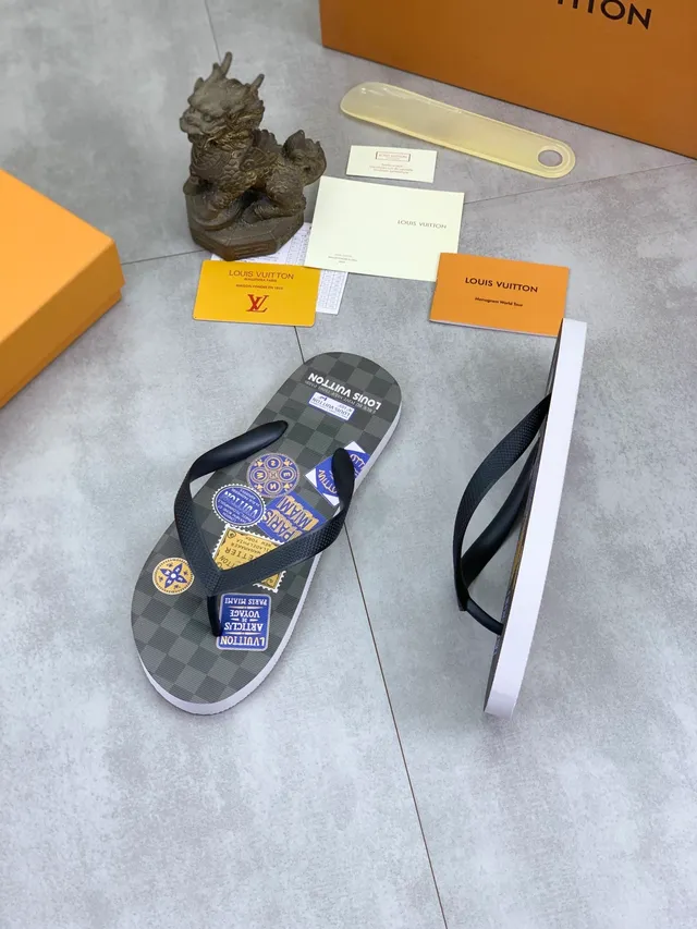Louis Vuitton Monogram Reverse-Print 灰色和黑色拖鞋 14