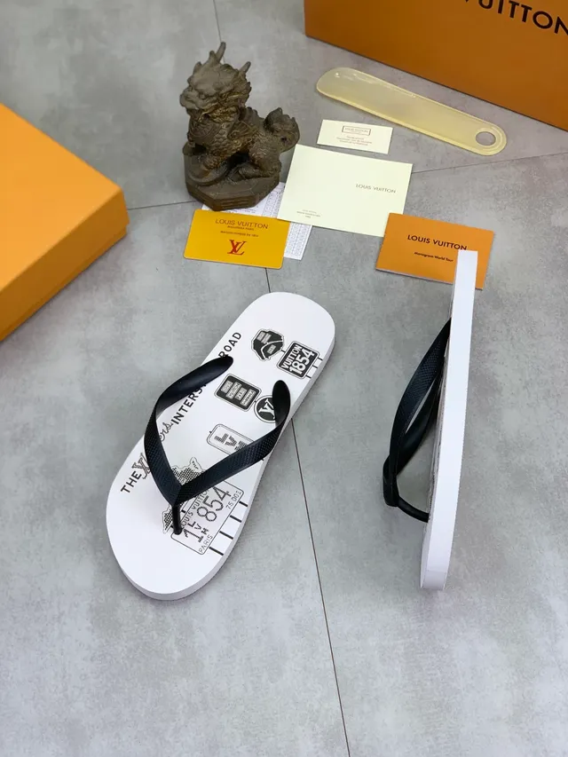 Louis Vuitton Monogram Reverse-Print 灰色和黑色拖鞋 17