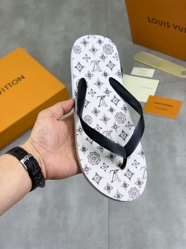 Louis Vuitton Monogram Reverse-Print 灰色和黑色拖鞋 20