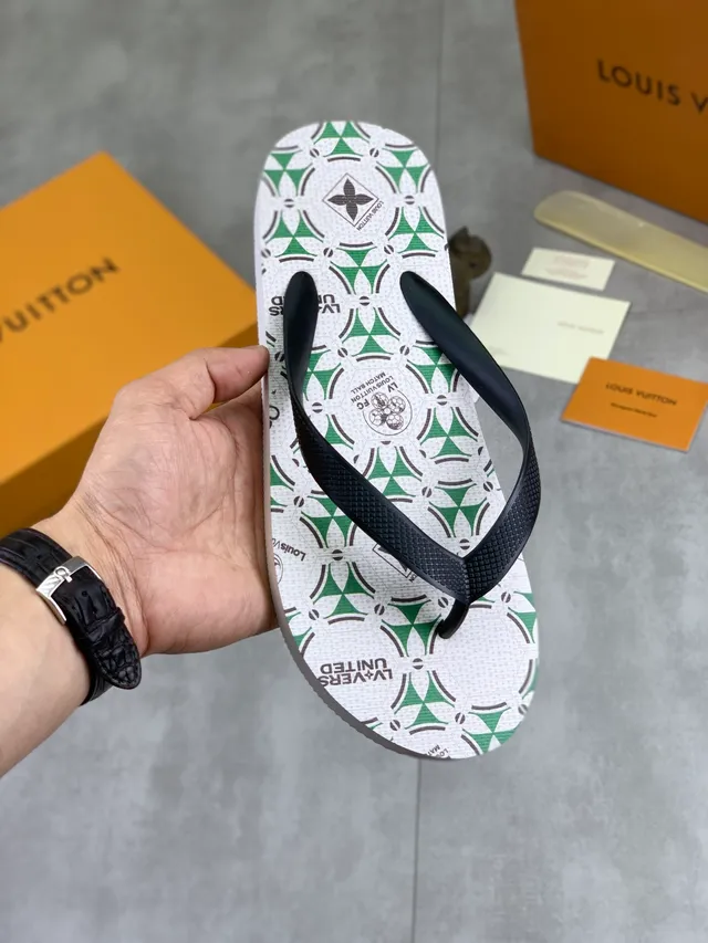 Louis Vuitton Monogram Reverse-Print 灰色和黑色拖鞋 21