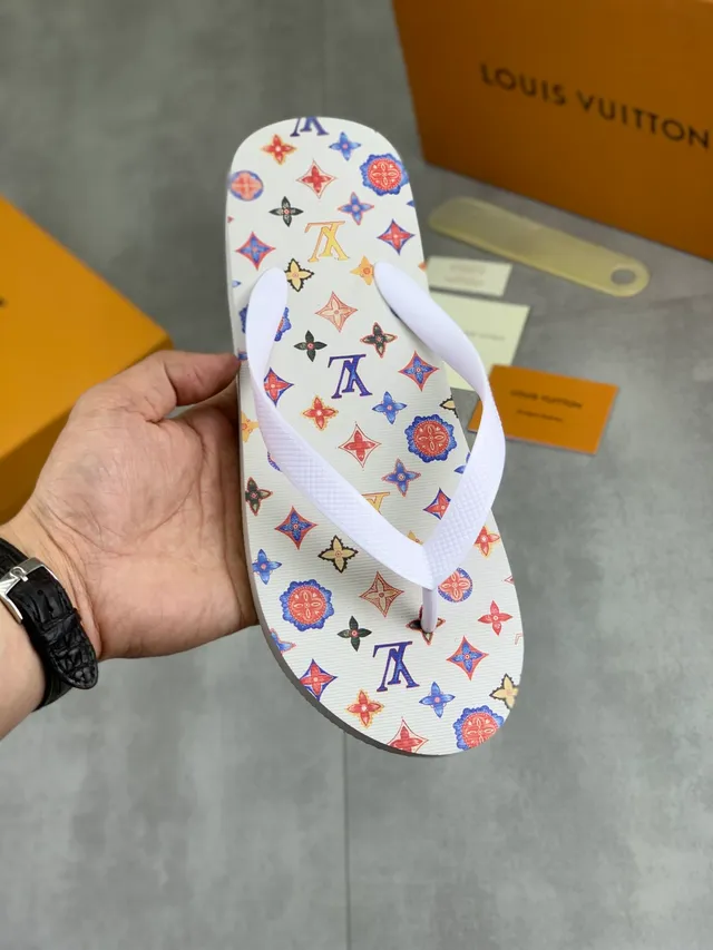Louis Vuitton Monogram Reverse-Print 灰色和黑色拖鞋 23