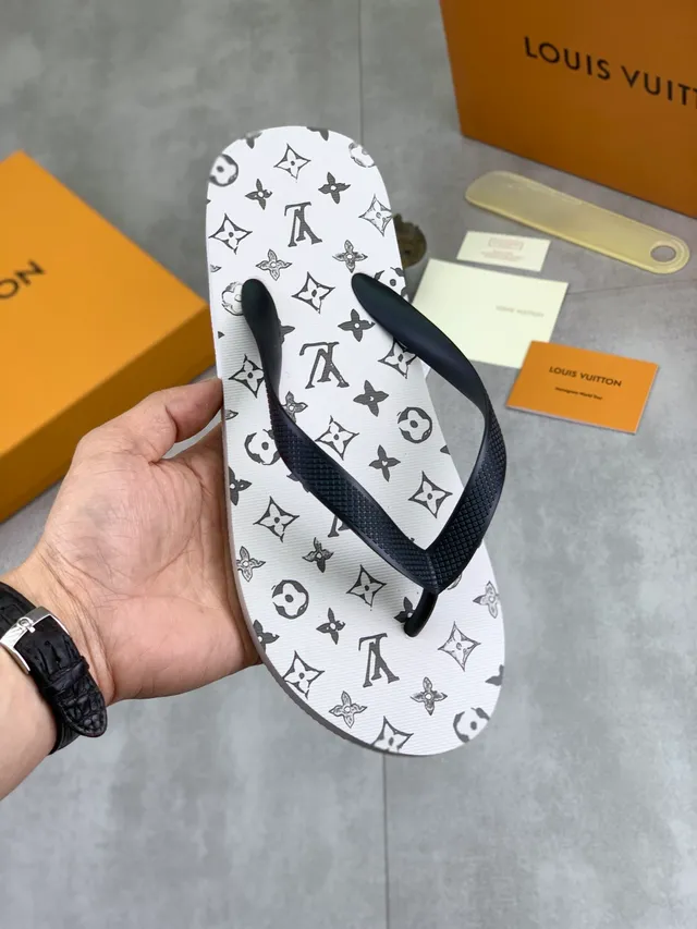Louis Vuitton Monogram Reverse-Print 灰色和黑色拖鞋 24