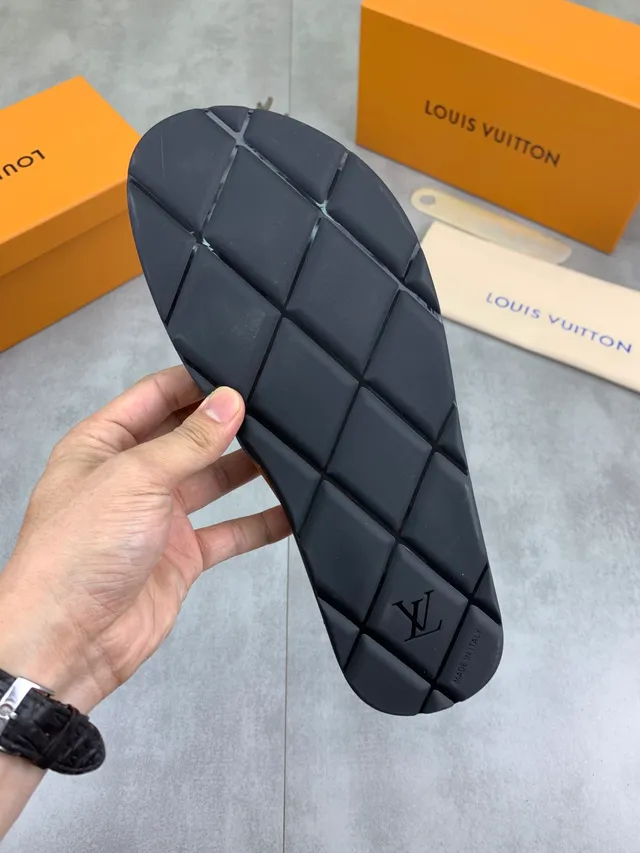 Louis Vuitton Monogram حزام أسود و بني نعال 2