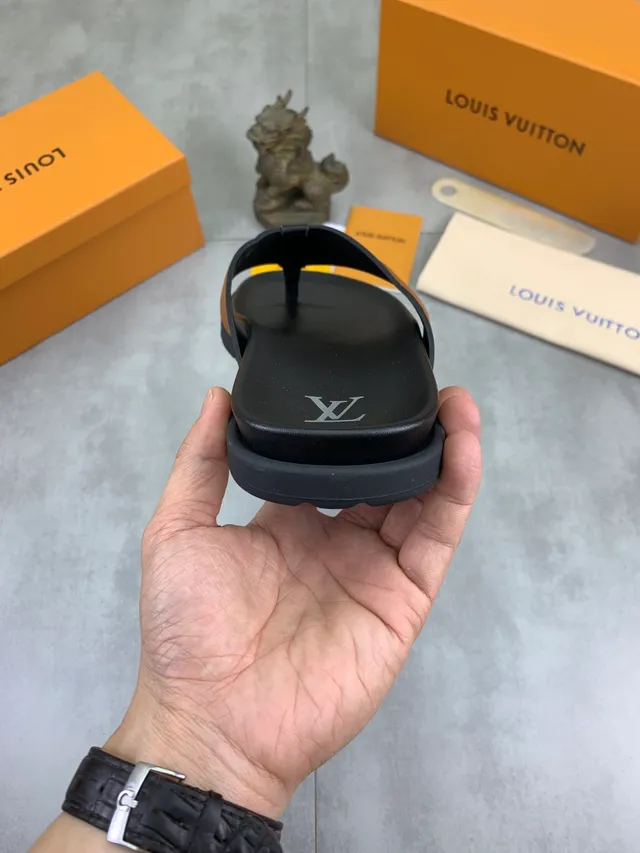 Louis Vuitton Monogram حزام أسود و بني نعال 3