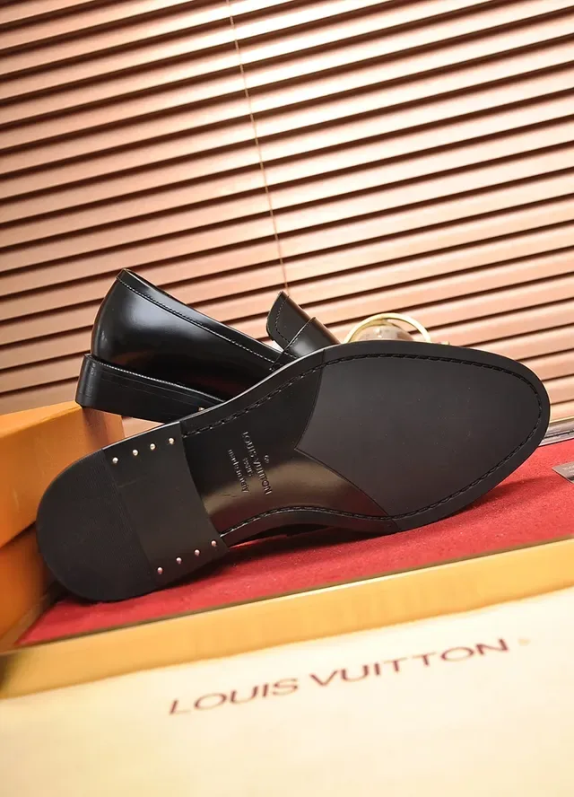Louis Vuitton Monogram Strap Mocassins Cuir Noir 3