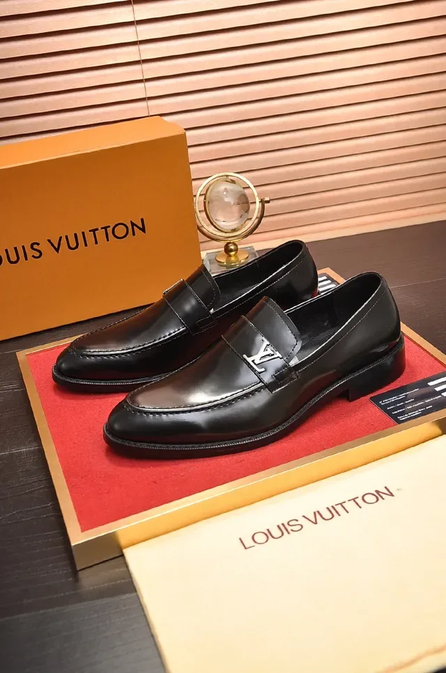Louis Vuitton Monogram Strap Mocassins Cuir Noir 4