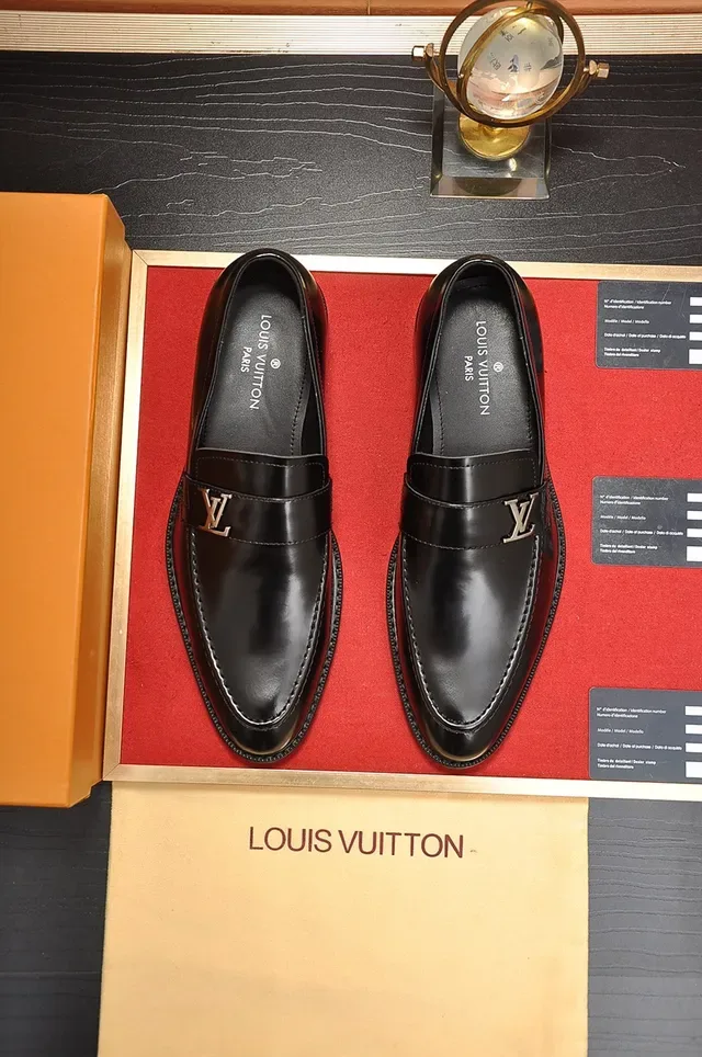 Louis Vuitton Monogram Strap Mocassins Cuir Noir 5
