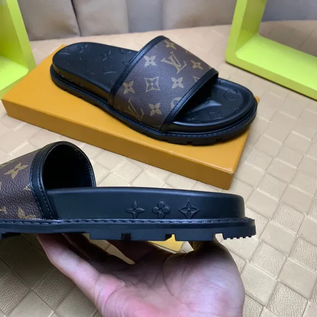 Louis Vuitton Monogram Sandalias con Correa 4