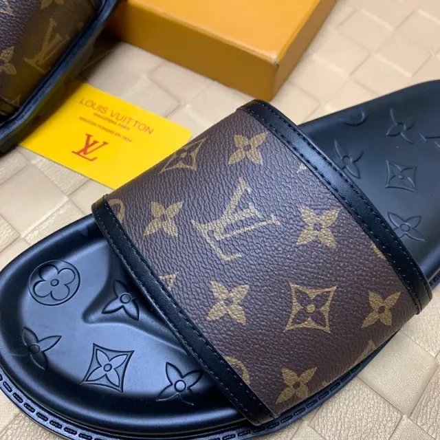 Louis Vuitton Monogram Sandalias con Correa 5