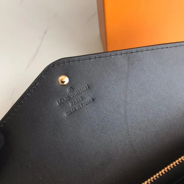 Louis Vuitton Monogram Vernis काला लंबा बटुआ 22