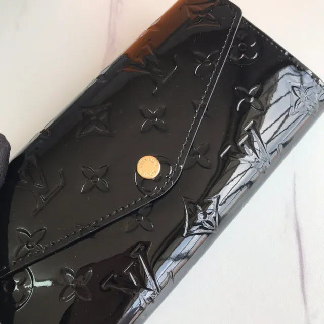 Louis Vuitton Monogram Vernis काला लंबा बटुआ 23