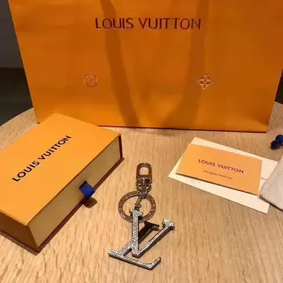 Louis Vuitton Monogram World Tour كريستال LV سلسلة المفاتيح سوار