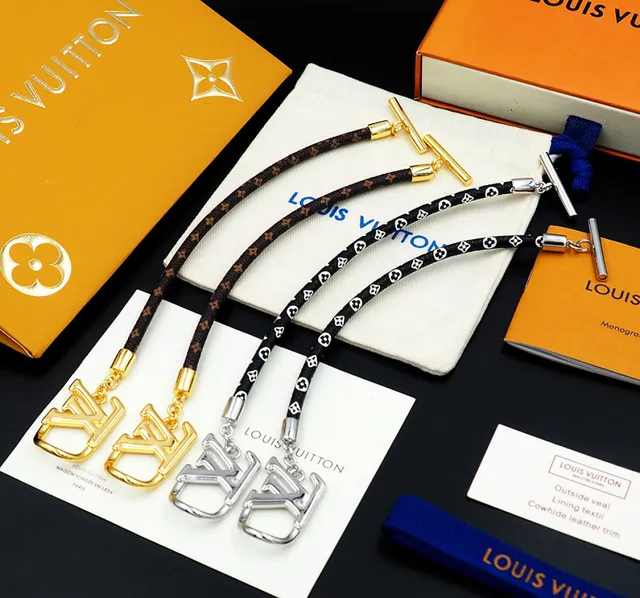 路易威登 Monogram World Tour 金色 LV Logo 手链 6