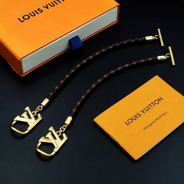 路易威登 Monogram World Tour 金色 LV Logo 手链 14