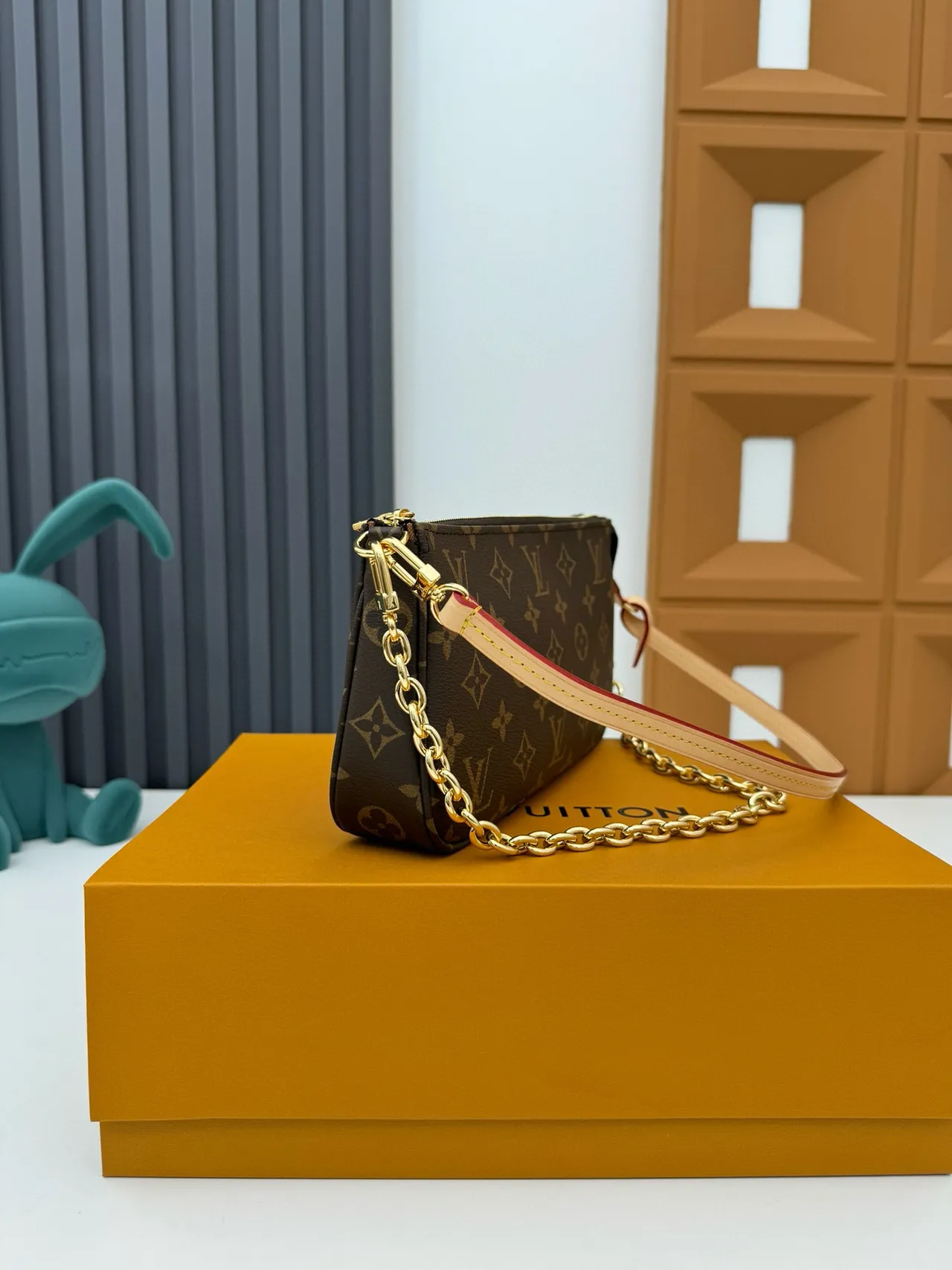 Louis Vuitton Multi Pochette Accessoires بني ذهبي مونوغرام قماش سلسلة حزام حقيبة كروس بودي 4