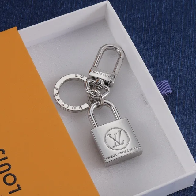 Louis Vuitton Cadenas Porte-clés Or Argent Gravé Monogramme Étui pour téléphone 6