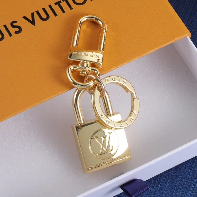 Louis Vuitton Cadenas Porte-clés Or Argent Gravé Monogramme Étui pour téléphone 8