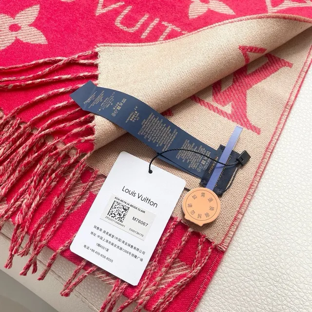 Écharpe Louis Vuitton Rouge Beige Imprimé Monogramme à Franges en Cachemire 3