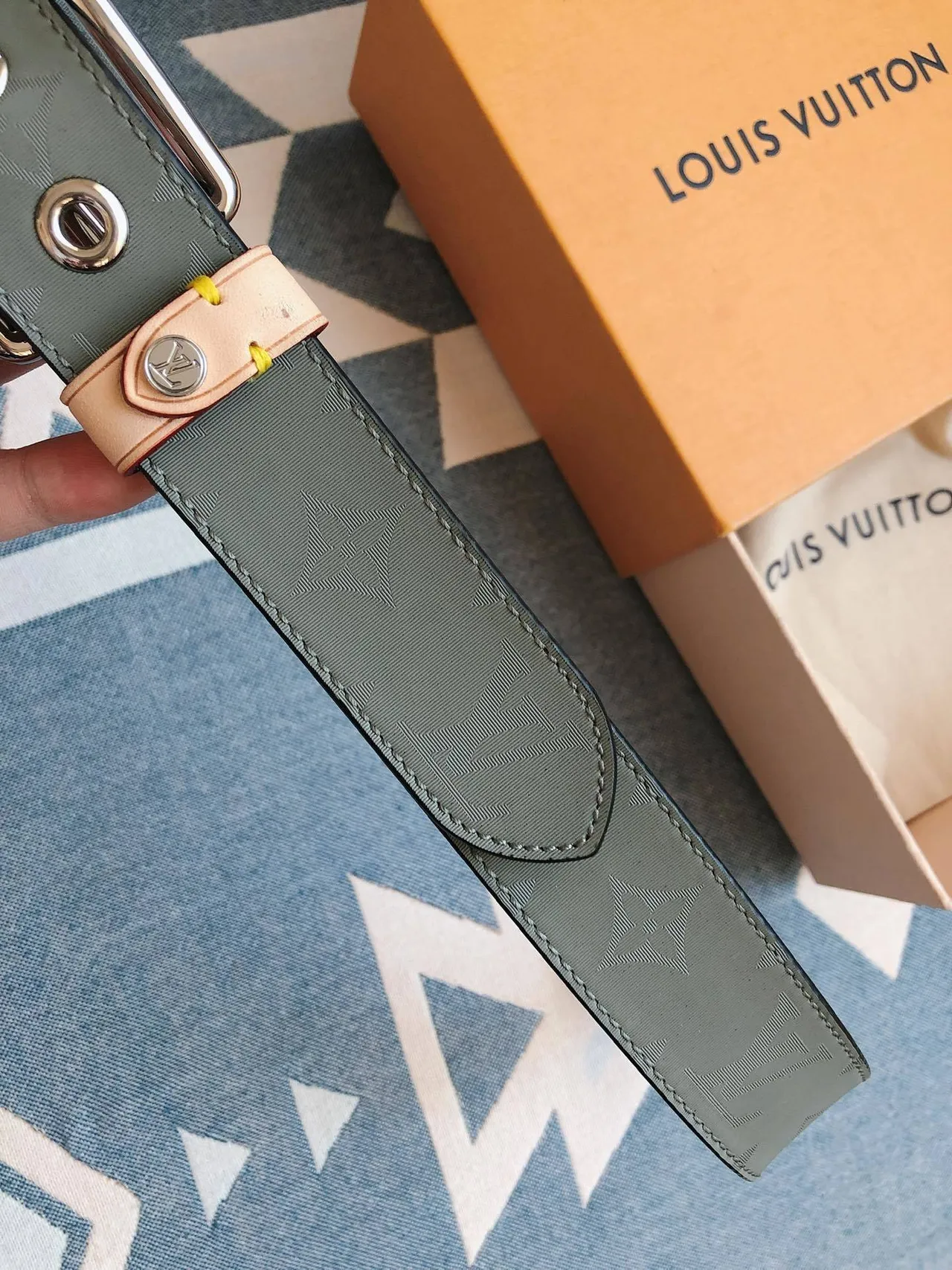 Ceinture Louis Vuitton réversible monogramme jacquard vert beige en cuir 2