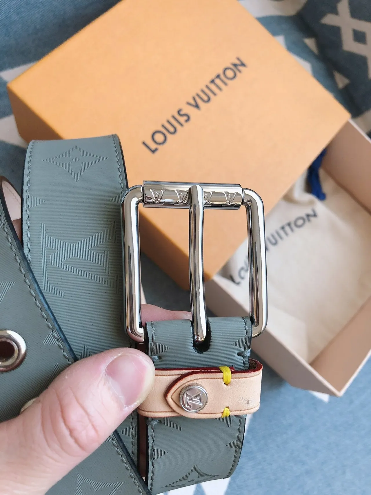 Ceinture Louis Vuitton réversible monogramme jacquard vert beige en cuir 7