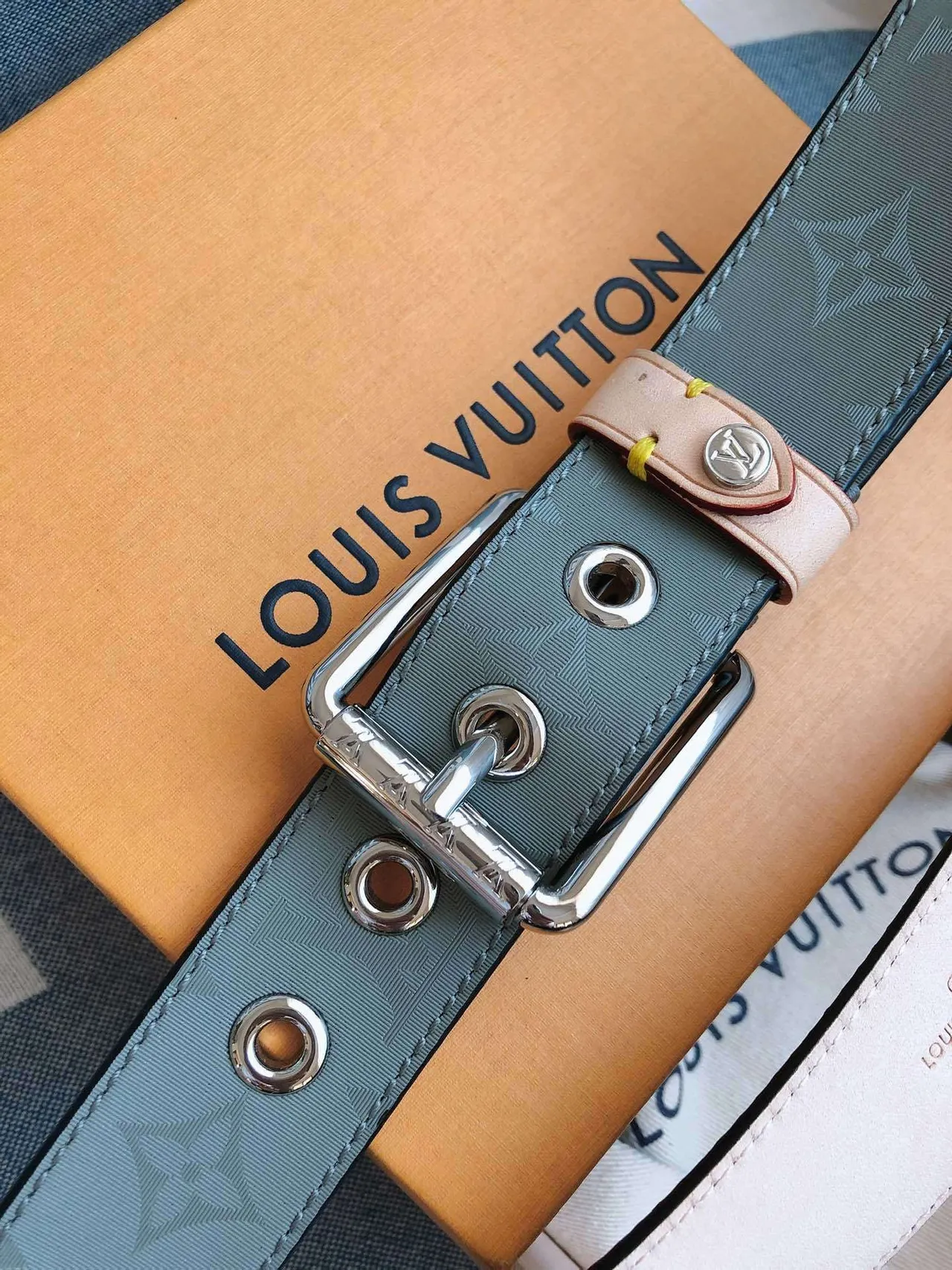 Ceinture Louis Vuitton réversible monogramme jacquard vert beige en cuir 8