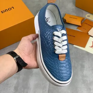 Louis Vuitton Run Away Sneakers Lifestyle Cuero embosado de cocodrilo azul