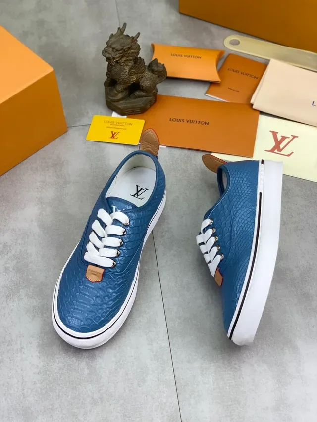 Louis Vuitton Run Away Sneakers Lifestyle Cuero embosado de cocodrilo azul 5