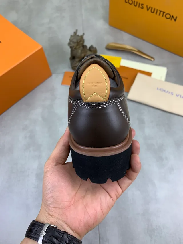 Louis Vuitton Run Away Chaussures Oxford Marron Beige Semelle Chunky Lug Sole Couture Supérieure en Contraste 3
