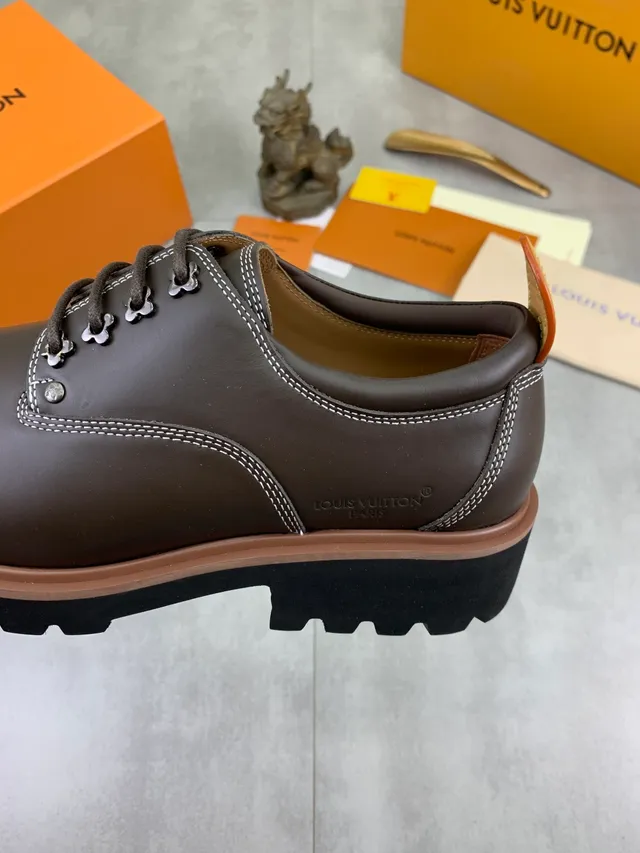 Louis Vuitton Run Away Chaussures Oxford Marron Beige Semelle Chunky Lug Sole Couture Supérieure en Contraste 4