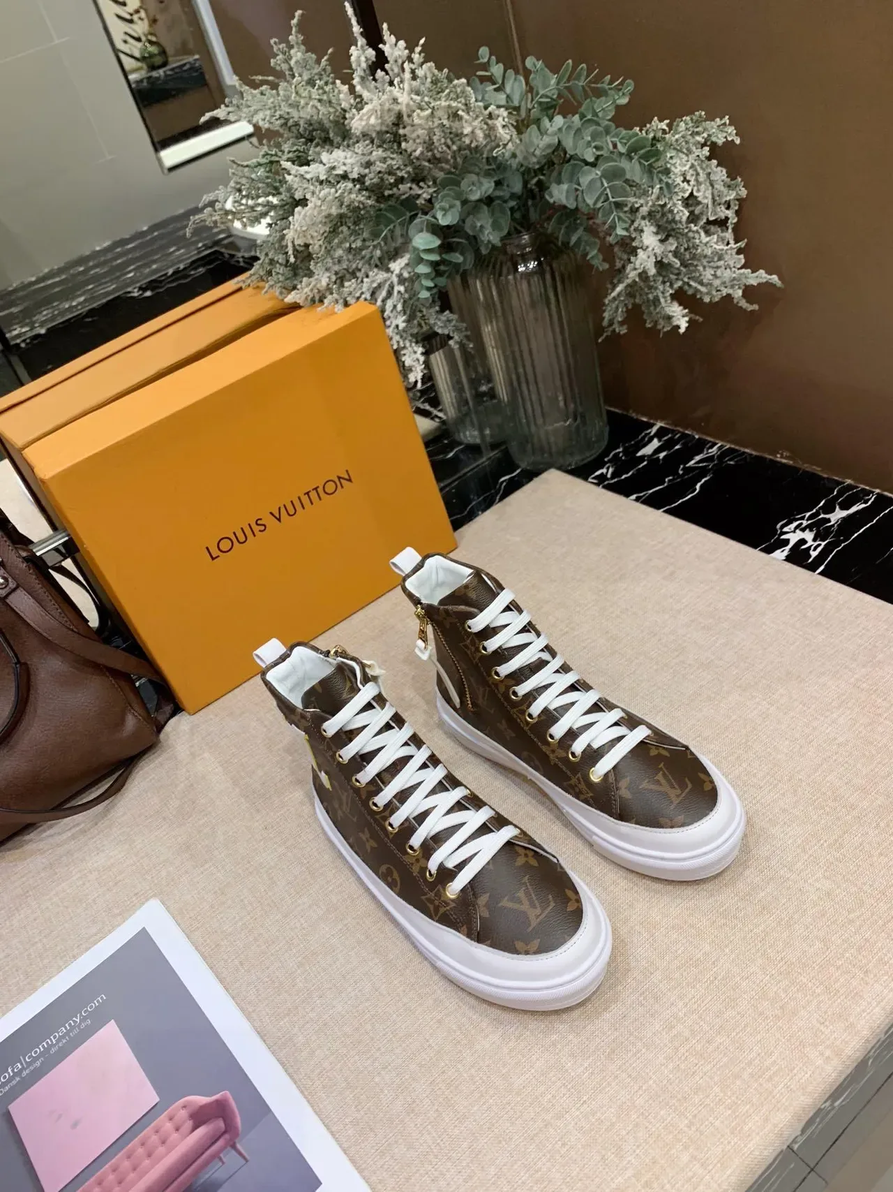 Louis Vuitton Run Away High-Top Monogram Canvas Zapatillas lifestyle marrón blanco 2